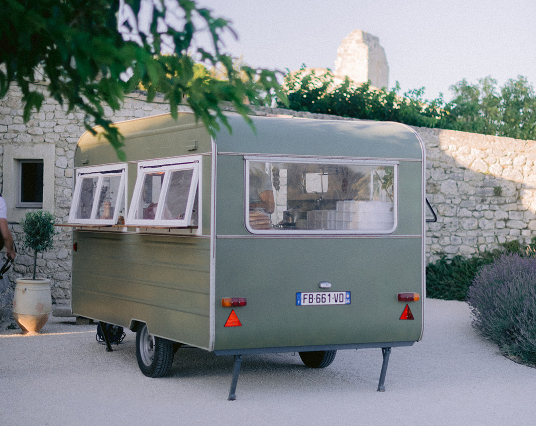 une caravane champêtre pour mariage